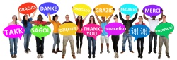 Multikulturell Gruppe junge Menschen People halten Sprechblasen mit danke
